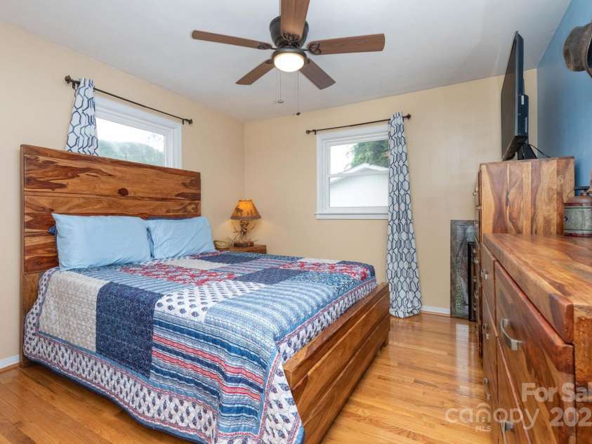 93 Valley View Circle, Waynesville, NC 28786.  MLS# CAR4283614, YatesRealty ID 33399. 