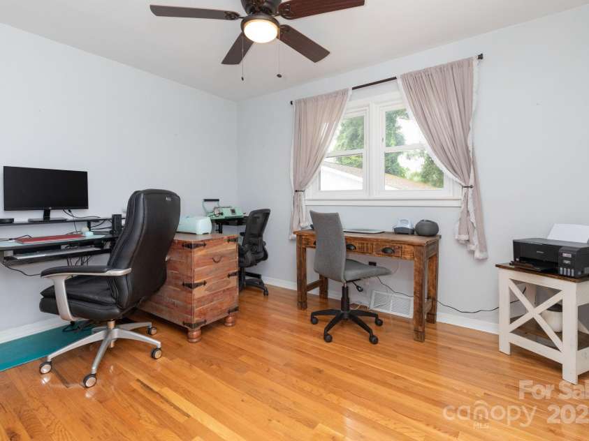 93 Valley View Circle, Waynesville, NC 28786.  MLS# CAR4283614, YatesRealty ID 33399. 