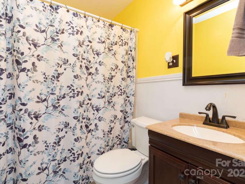 93 Valley View Circle, Waynesville, NC 28786.  MLS# CAR4283614, YatesRealty ID 33399. 