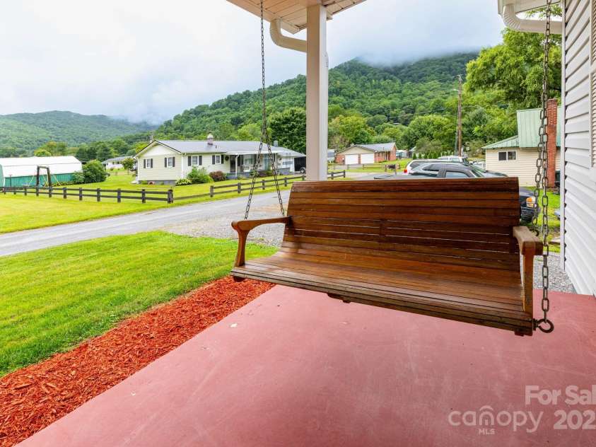 93 Valley View Circle, Waynesville, NC 28786.  MLS# CAR4283614, YatesRealty ID 33399. 