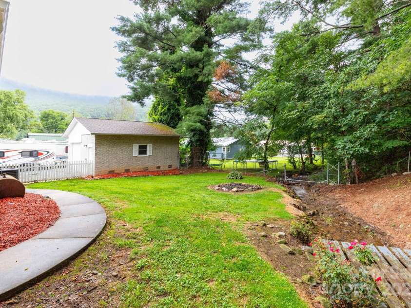 93 Valley View Circle, Waynesville, NC 28786.  MLS# CAR4283614, YatesRealty ID 33399. 