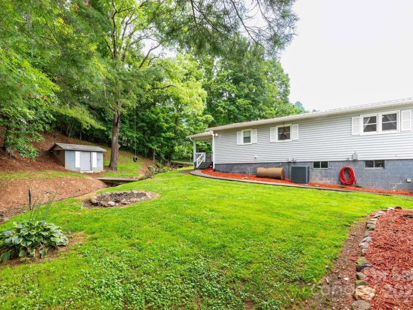 93 Valley View Circle, Waynesville, NC 28786.  MLS# CAR4283614, YatesRealty ID 33399. 