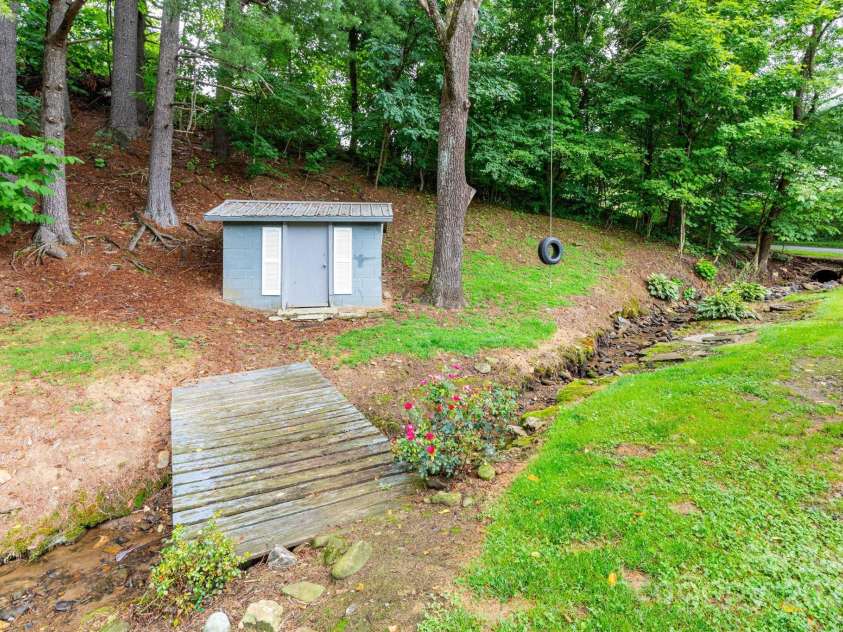 93 Valley View Circle, Waynesville, NC 28786.  MLS# CAR4283614, YatesRealty ID 33399. 