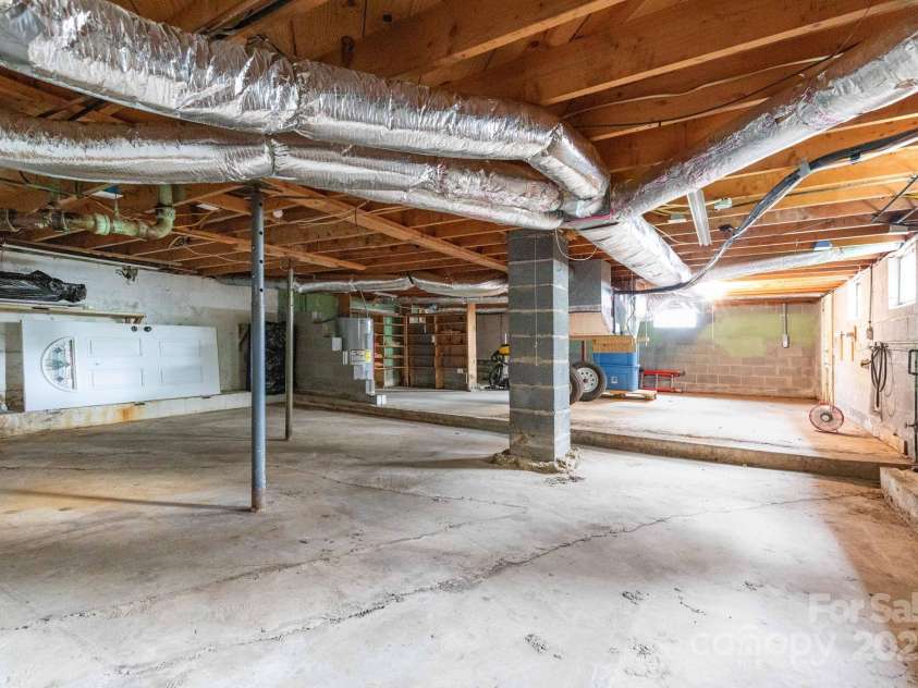 93 Valley View Circle, Waynesville, NC 28786.  MLS# CAR4283614, YatesRealty ID 33399. 