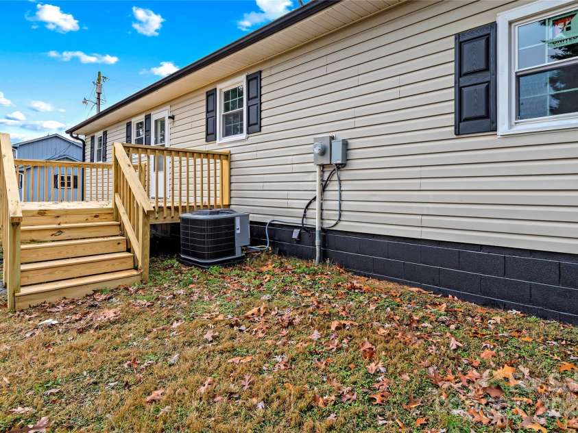 409 Taylor Allen Drive, Yadkinville, NC 27055.  MLS# CAR4208107, YatesRealty ID 334. 