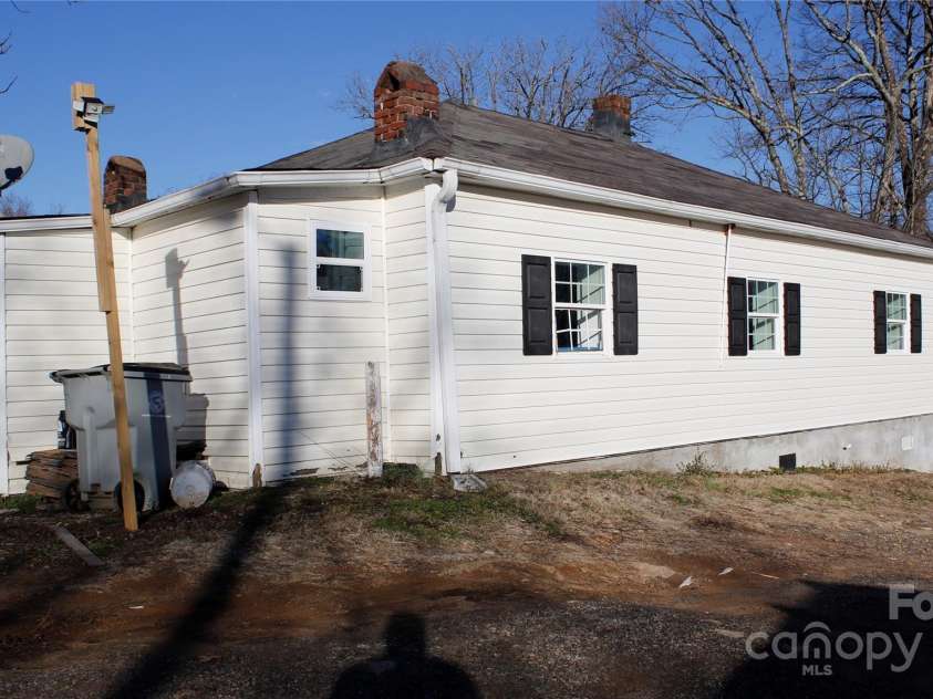 308 HARRINGTON Street, Lenoir, NC 28645.  MLS# CAR4210916, YatesRealty ID 3340. 