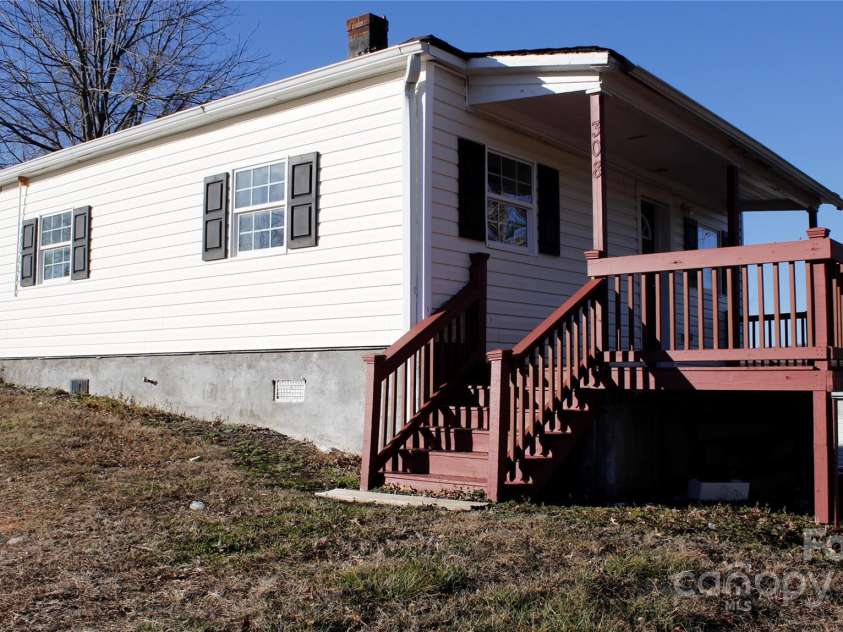308 HARRINGTON Street, Lenoir, NC 28645.  MLS# CAR4210916, YatesRealty ID 3340. 