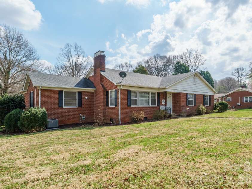 712 2nd Avenue, Conover, NC 28613.  MLS# CAR4353336, YatesRealty ID 3340. 