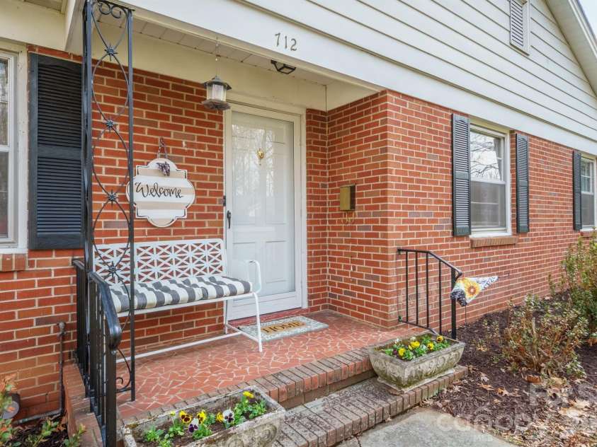712 2nd Avenue, Conover, NC 28613.  MLS# CAR4353336, YatesRealty ID 3340. 