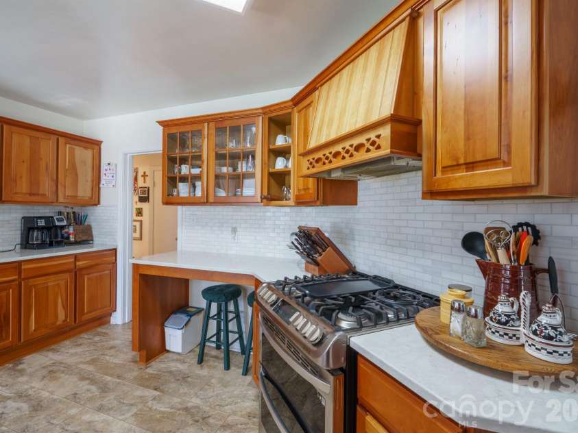 712 2nd Avenue, Conover, NC 28613.  MLS# CAR4353336, YatesRealty ID 3340. 