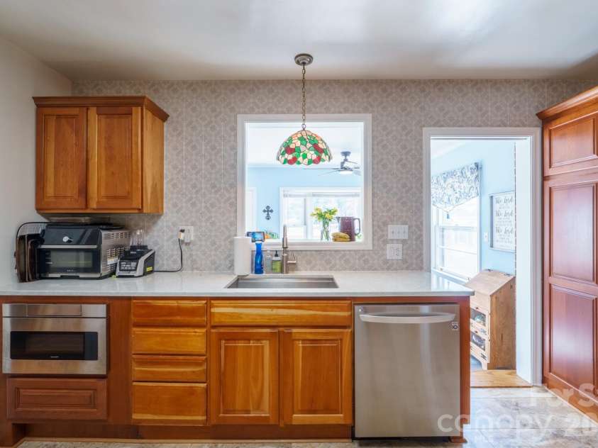 712 2nd Avenue, Conover, NC 28613.  MLS# CAR4353336, YatesRealty ID 3340. 