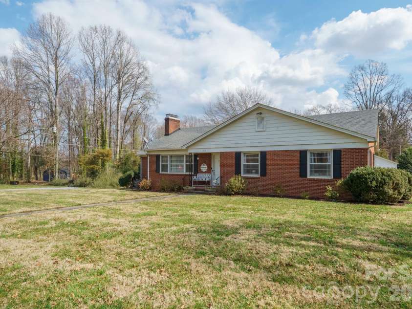 712 2nd Avenue, Conover, NC 28613.  MLS# CAR4353336, YatesRealty ID 3340. 