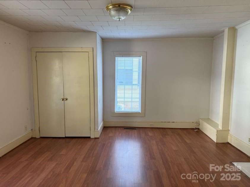 817 JACKSON Street, Salisbury, NC 28144.  MLS# CAR4306184, YatesRealty ID 3340. Front room left