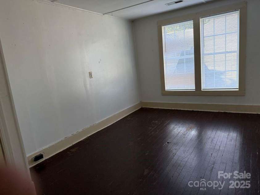 817 JACKSON Street, Salisbury, NC 28144.  MLS# CAR4306184, YatesRealty ID 3340. Upstairs bedroom 3