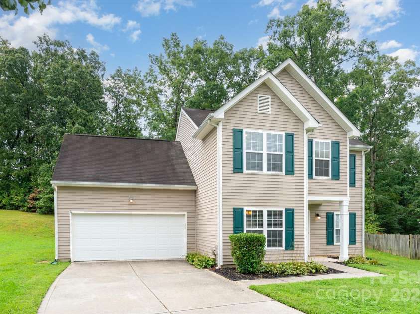 2802 Granstark Court, Charlotte, NC 28216.  MLS# CAR4286535, YatesRealty ID 33400. 