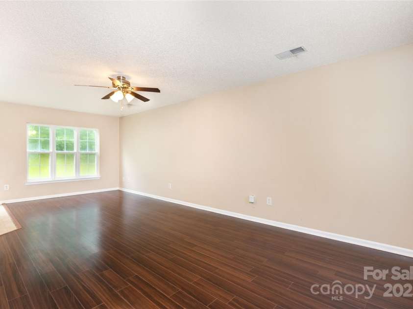 2802 Granstark Court, Charlotte, NC 28216.  MLS# CAR4286535, YatesRealty ID 33400. 