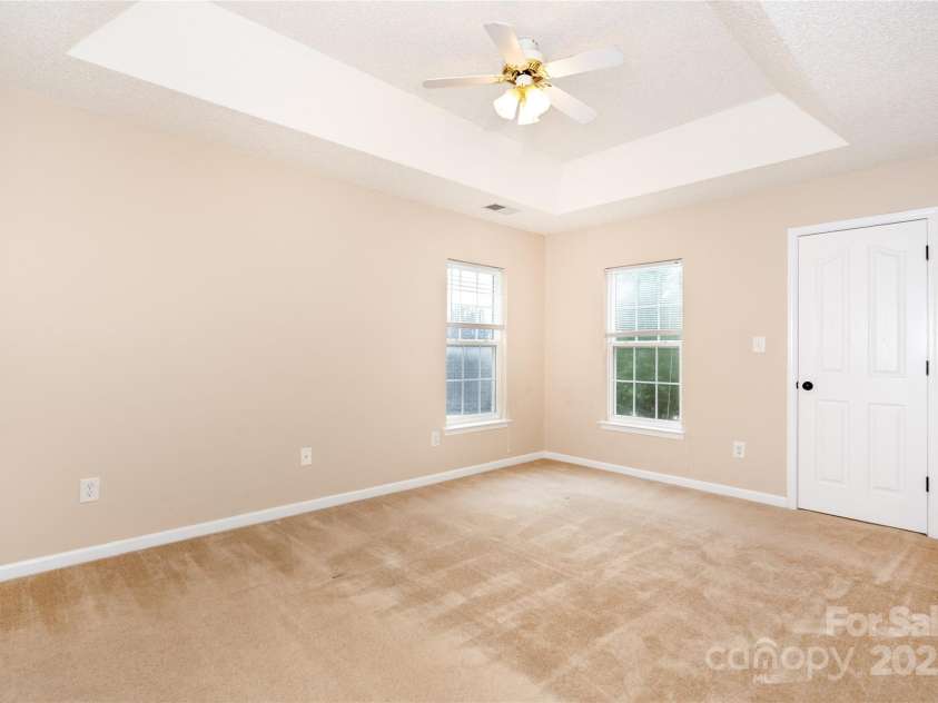2802 Granstark Court, Charlotte, NC 28216.  MLS# CAR4286535, YatesRealty ID 33400. 