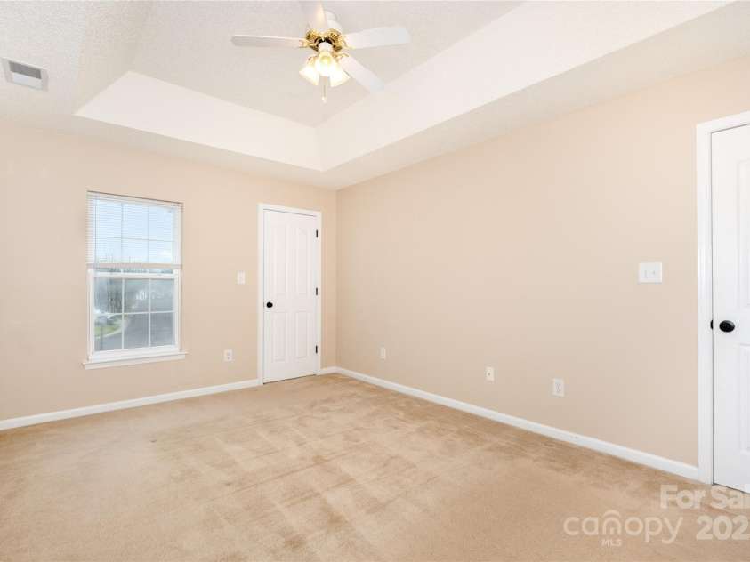 2802 Granstark Court, Charlotte, NC 28216.  MLS# CAR4286535, YatesRealty ID 33400. 