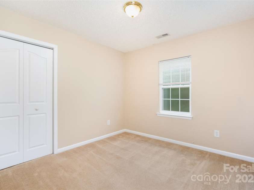 2802 Granstark Court, Charlotte, NC 28216.  MLS# CAR4286535, YatesRealty ID 33400. 