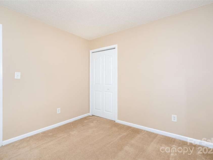 2802 Granstark Court, Charlotte, NC 28216.  MLS# CAR4286535, YatesRealty ID 33400. 