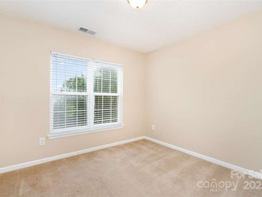 2802 Granstark Court, Charlotte, NC 28216.  MLS# CAR4286535, YatesRealty ID 33400. 