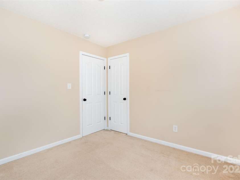 2802 Granstark Court, Charlotte, NC 28216.  MLS# CAR4286535, YatesRealty ID 33400. 