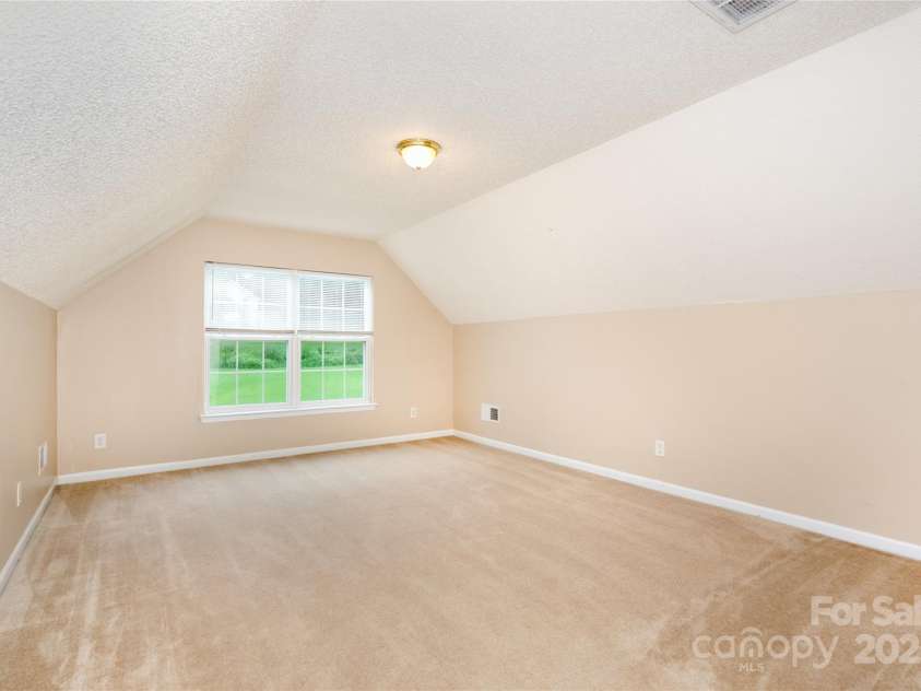 2802 Granstark Court, Charlotte, NC 28216.  MLS# CAR4286535, YatesRealty ID 33400. 