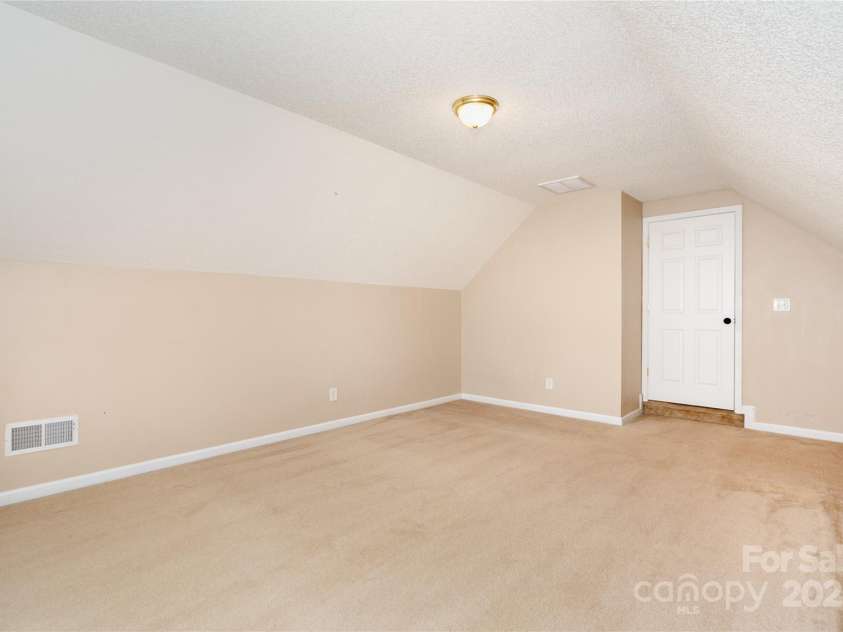 2802 Granstark Court, Charlotte, NC 28216.  MLS# CAR4286535, YatesRealty ID 33400. 