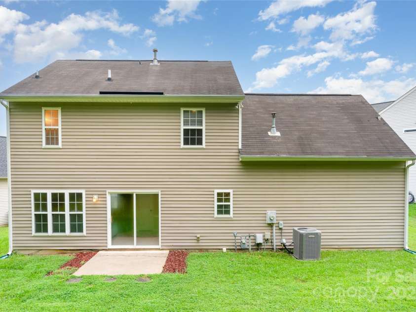 2802 Granstark Court, Charlotte, NC 28216.  MLS# CAR4286535, YatesRealty ID 33400. 