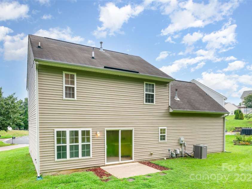 2802 Granstark Court, Charlotte, NC 28216.  MLS# CAR4286535, YatesRealty ID 33400. 