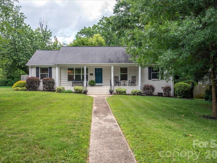 5201 Glenham Drive, Charlotte, NC 28210.  MLS# CAR4396236, YatesRealty ID 33400. 