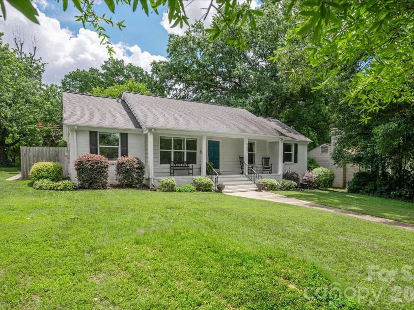 5201 Glenham Drive, Charlotte, NC 28210.  MLS# CAR4396236, YatesRealty ID 33400. 