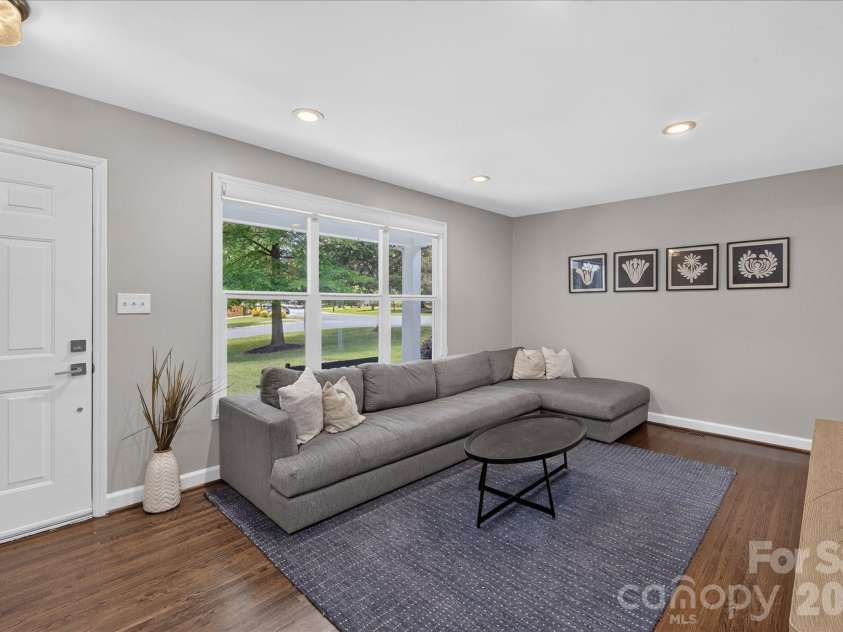 5201 Glenham Drive, Charlotte, NC 28210.  MLS# CAR4396236, YatesRealty ID 33400. 