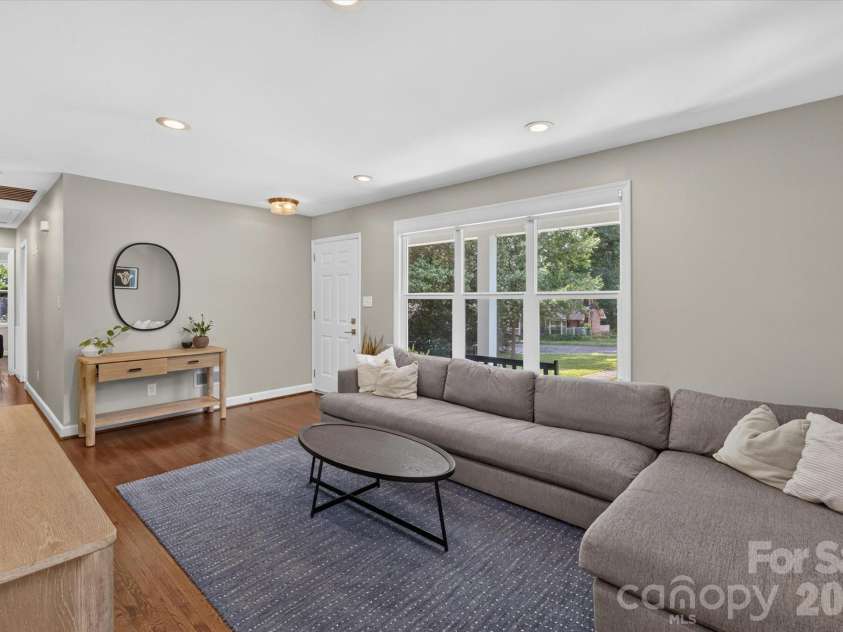 5201 Glenham Drive, Charlotte, NC 28210.  MLS# CAR4396236, YatesRealty ID 33400. 