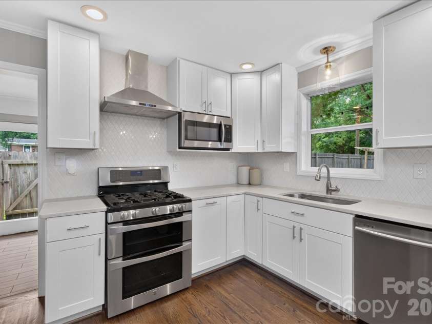 5201 Glenham Drive, Charlotte, NC 28210.  MLS# CAR4396236, YatesRealty ID 33400. 