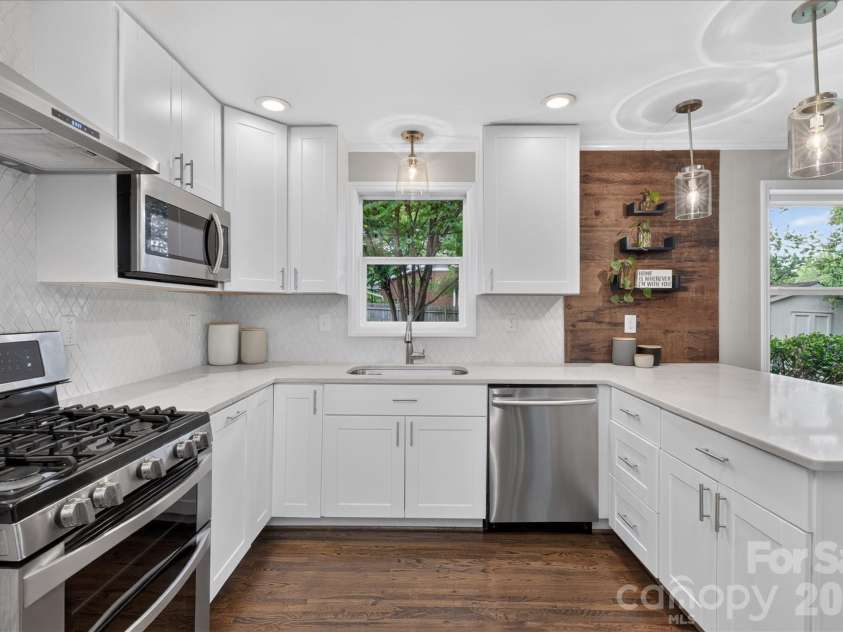 5201 Glenham Drive, Charlotte, NC 28210.  MLS# CAR4396236, YatesRealty ID 33400. 