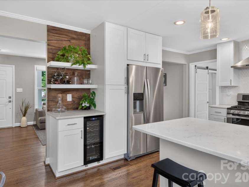 5201 Glenham Drive, Charlotte, NC 28210.  MLS# CAR4396236, YatesRealty ID 33400. 