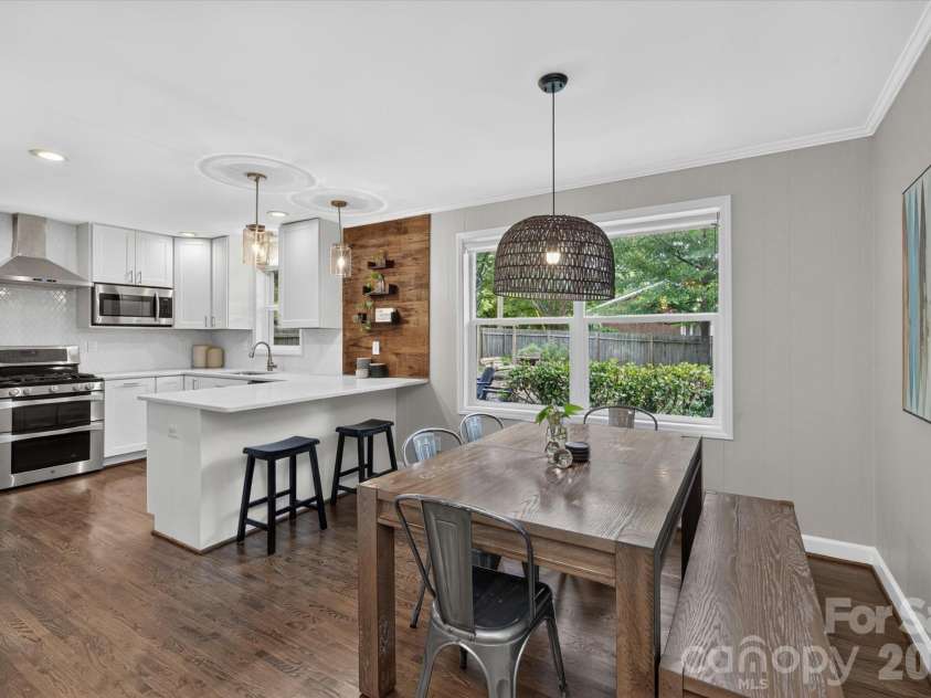 5201 Glenham Drive, Charlotte, NC 28210.  MLS# CAR4396236, YatesRealty ID 33400. 