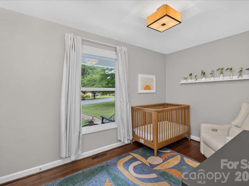 5201 Glenham Drive, Charlotte, NC 28210.  MLS# CAR4396236, YatesRealty ID 33400. 