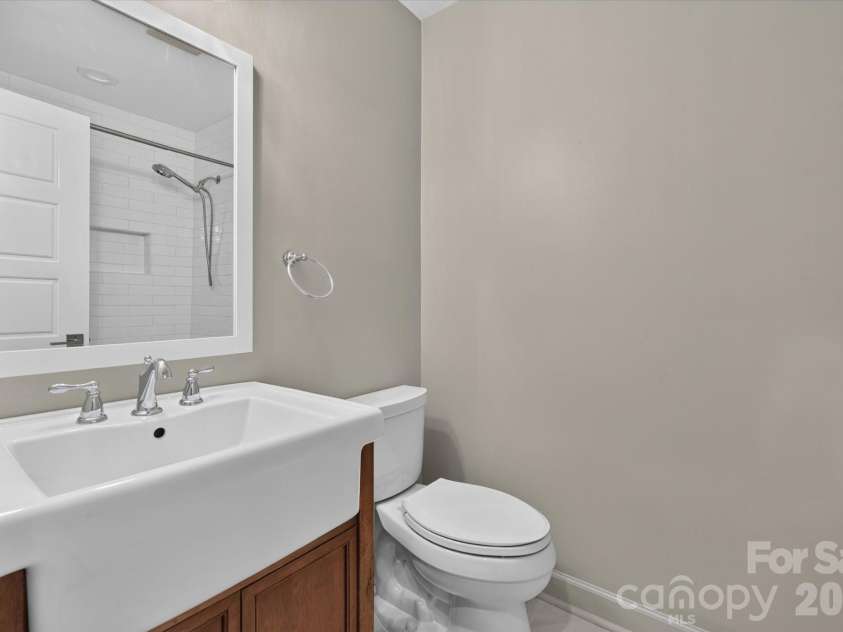 5201 Glenham Drive, Charlotte, NC 28210.  MLS# CAR4396236, YatesRealty ID 33400. 