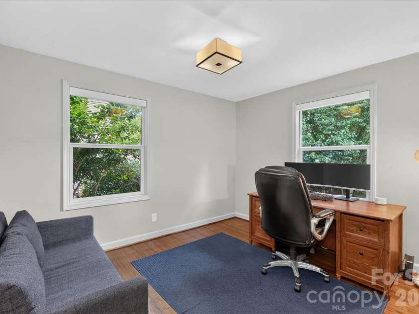 5201 Glenham Drive, Charlotte, NC 28210.  MLS# CAR4396236, YatesRealty ID 33400. 