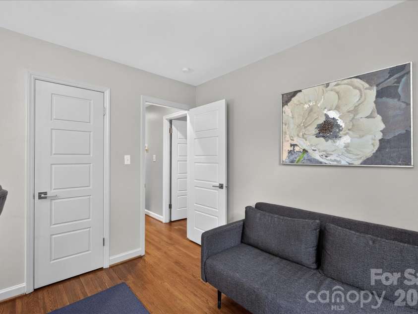 5201 Glenham Drive, Charlotte, NC 28210.  MLS# CAR4396236, YatesRealty ID 33400. 