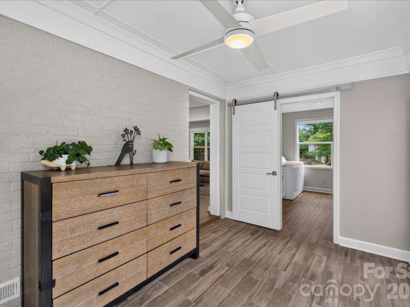 5201 Glenham Drive, Charlotte, NC 28210.  MLS# CAR4396236, YatesRealty ID 33400. 