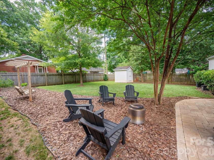 5201 Glenham Drive, Charlotte, NC 28210.  MLS# CAR4396236, YatesRealty ID 33400. 