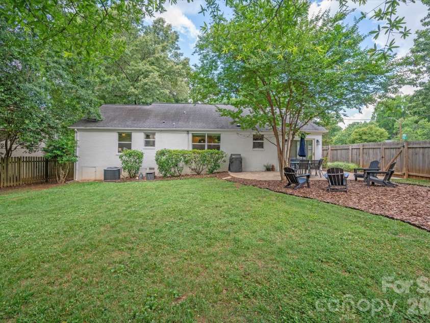5201 Glenham Drive, Charlotte, NC 28210.  MLS# CAR4396236, YatesRealty ID 33400. 