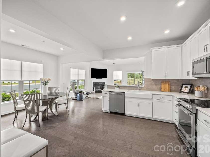 8012 Lantern Way, Fort Mill, SC 29707.  MLS# CAR4393030, YatesRealty ID 33401. 