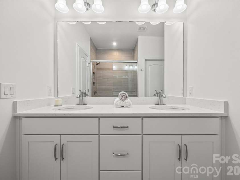 8012 Lantern Way, Fort Mill, SC 29707.  MLS# CAR4393030, YatesRealty ID 33401. 