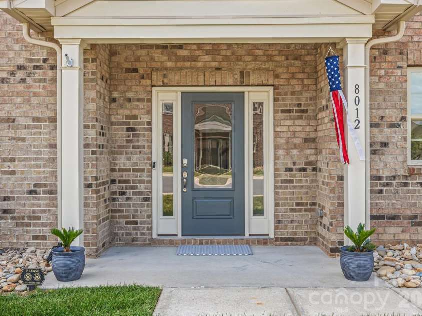 8012 Lantern Way, Fort Mill, SC 29707.  MLS# CAR4393030, YatesRealty ID 33401. Side entry way