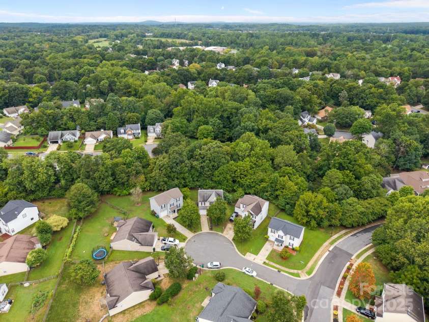 10609 Spring Rain Court, Charlotte, NC 28278.  MLS# CAR4288800, YatesRealty ID 33404. 