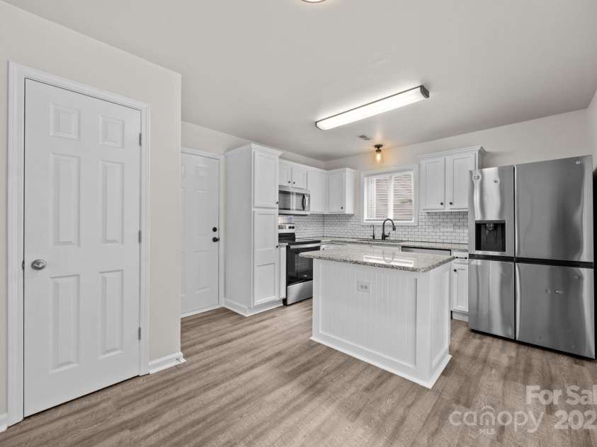 10609 Spring Rain Court, Charlotte, NC 28278.  MLS# CAR4288800, YatesRealty ID 33404. 